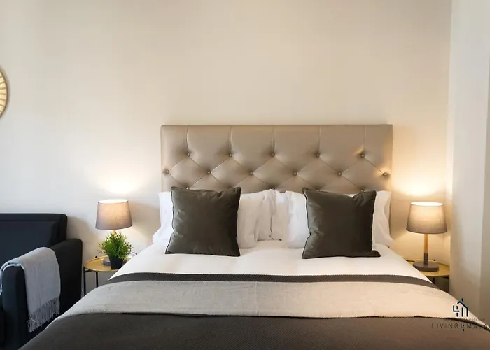 Living4Malaga Golden Suite