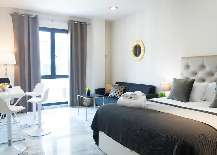 Living4Malaga Golden Suite